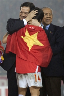 Dâng trào niềm vui. (Giải Nhì Giải ảnh báo chí Khoảnh Khắc Vàng 02)