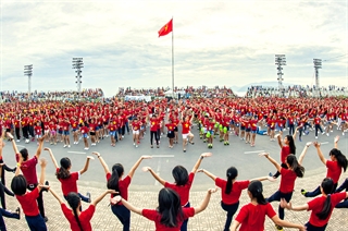 Sáng ngày 30-6-2016, hơn 4.700 em thiếu nhi cùng nhau đồng diễn múa dân vũ thiết lập kỷ lục mới của Việt Nam tại Festival Nhà Thiếu nhi toàn quốc lần thứ VI - năm 2016 tại thành phố Nha Trang